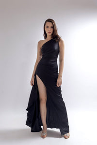 Feel my grace - black one shoulder maxi dress