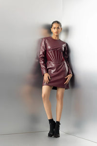 Runway tales - burgundy leather mini dress with corset belt Kostume County Runway tales - burgundy leather mini dress with corset belt Kostume County