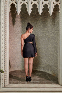 Pretty favours - one shoulder flare sleeve mini dress in black